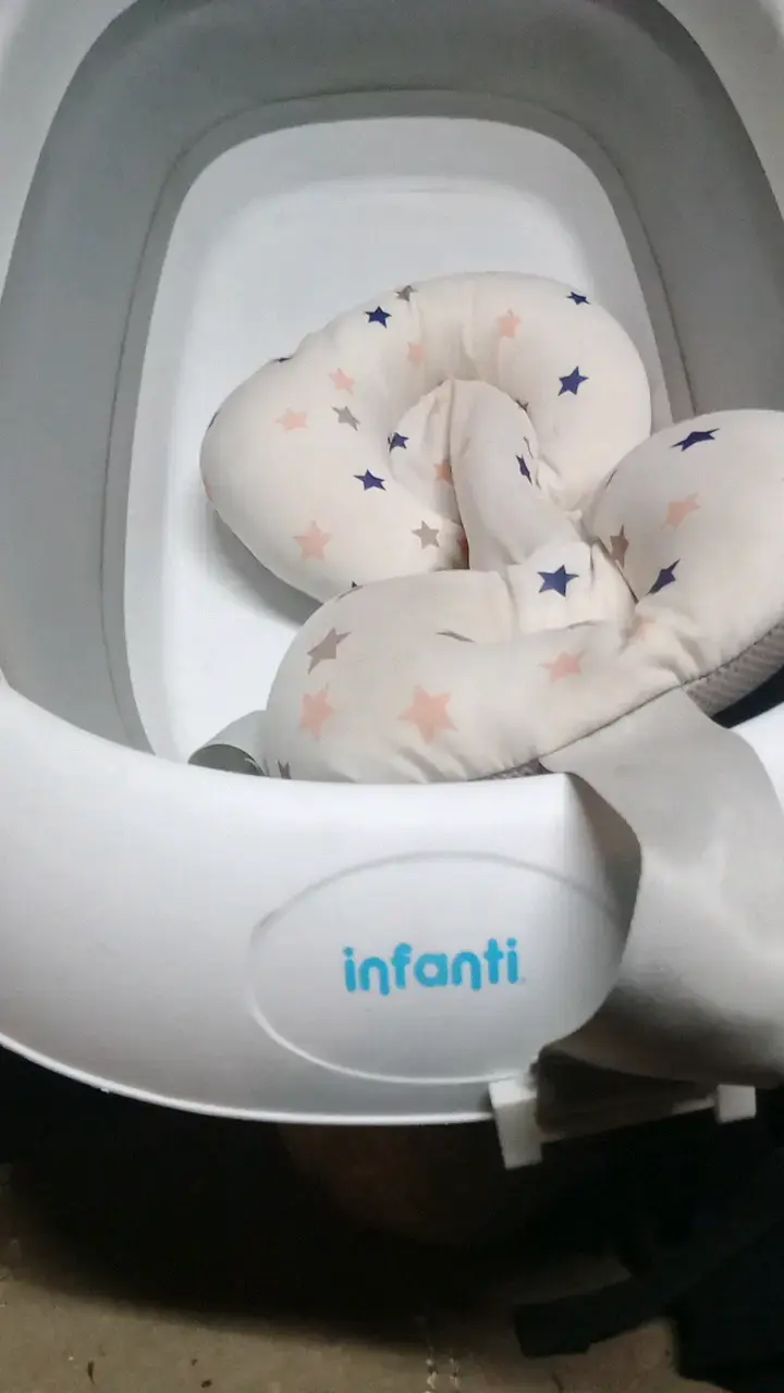 Tina de baño plegable para bebé Infanti con cojín - 4