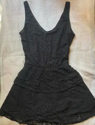 Vestido negro - miniatura 1