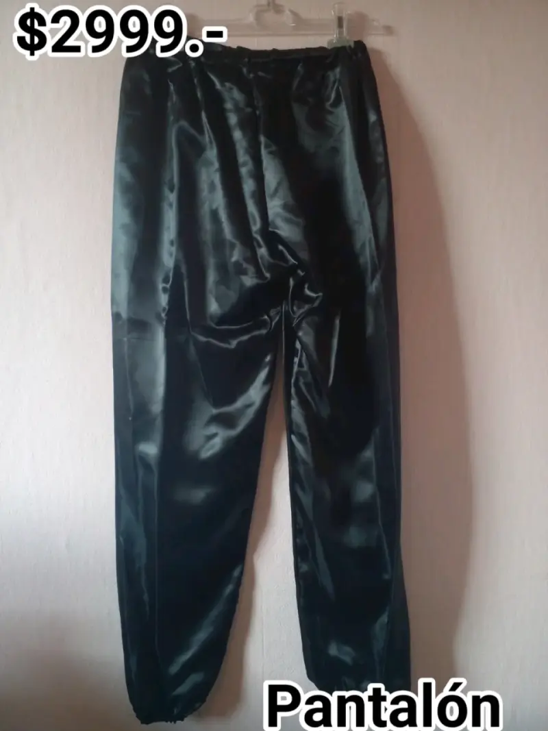 Conjunto de Disfraz de Tres Piezas con Detalles Dorados - 2