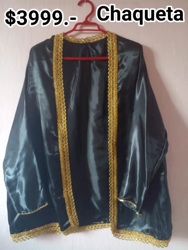 Conjunto de Disfraz de Tres Piezas con Detalles Dorados - 3
