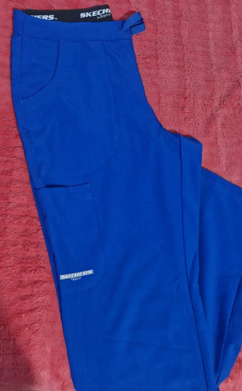 Conjunto de uniforme médico azul Skechers - 4