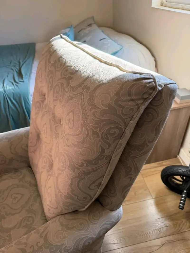 Sillón Bergere tapizado en tela estampada - 2