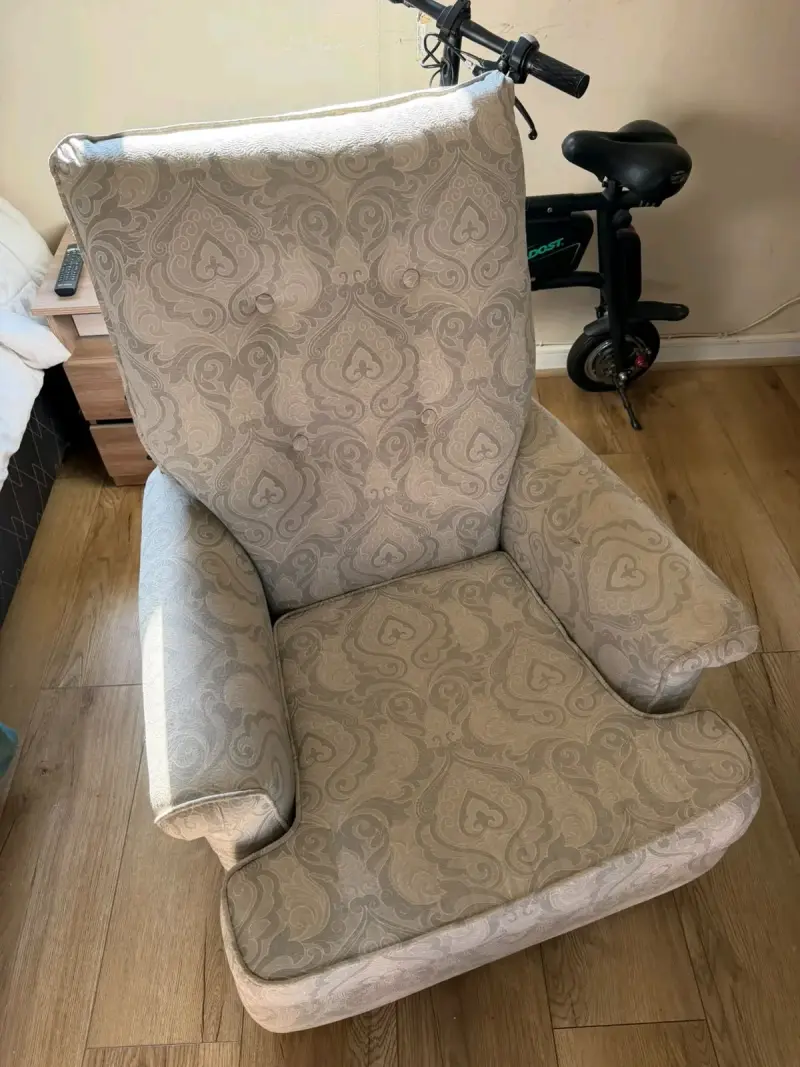 Sillón Bergere tapizado en tela estampada - 3