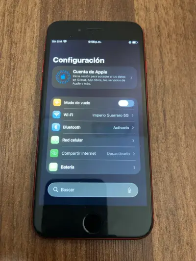 iPhone SE rojo en buen estado - miniatura 4