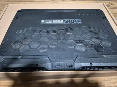 Laptop ASUS TUF Gaming A15 con teclado retroiluminado - miniatura 2