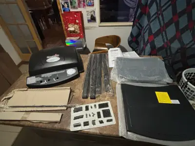 Parrilla a gas Char-Broil con termómetro y mesas laterales - miniatura 2