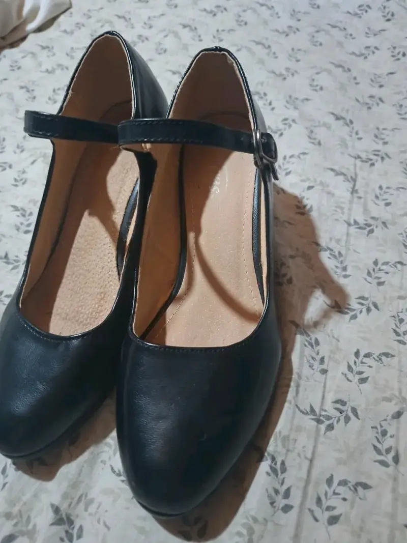 Zapatos de tacón bajo negros con correa - 2