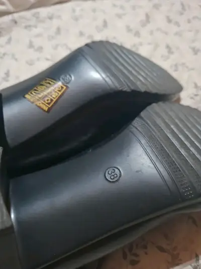Zapatos de tacón bajo negros con correa - miniatura 4
