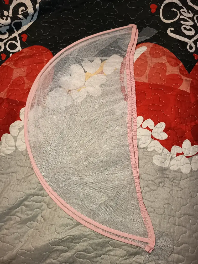 Cuna mecedora para bebé con dosel y juguetes - 4