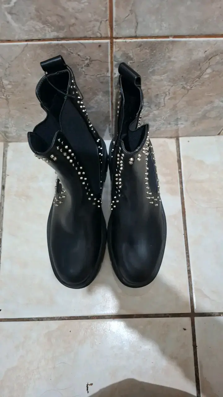 Botines negros con tachas Zara para mujer - 3