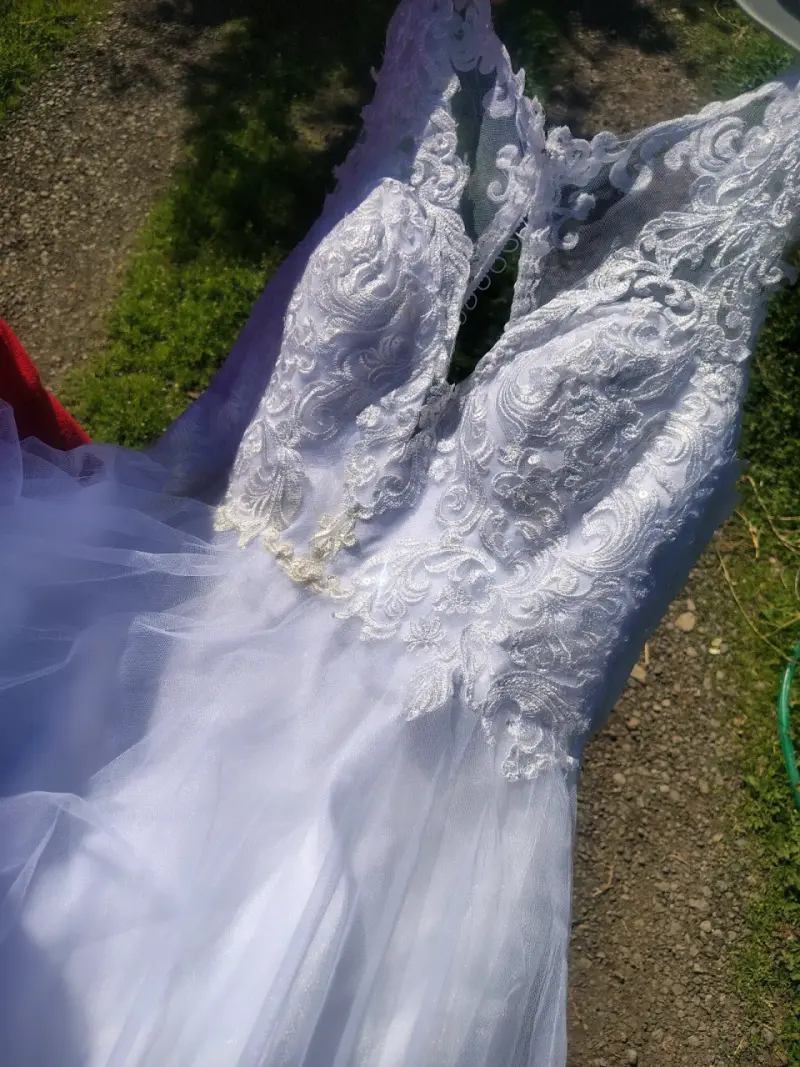 Vestido de Novia Blanco con Encaje Elegante - 1