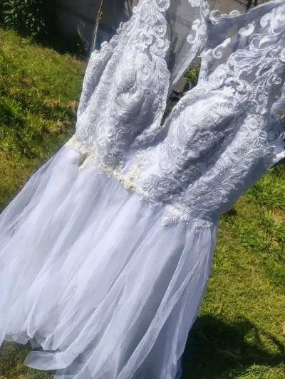 Vestido de Novia Blanco con Encaje Elegante - miniatura 4