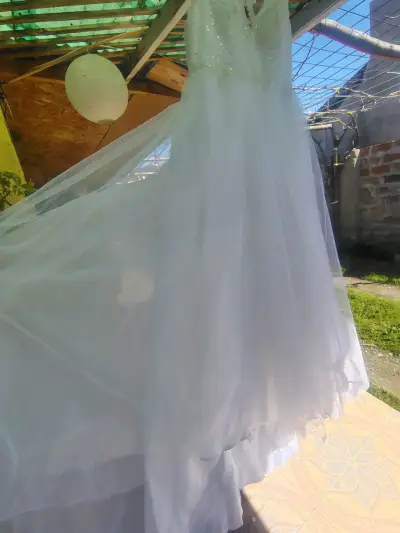 Vestido de Novia Blanco con Encaje Elegante - miniatura 5