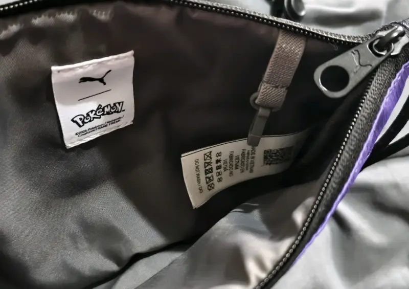 Bolso cruzado Pokémon x Puma morado y negro - 3
