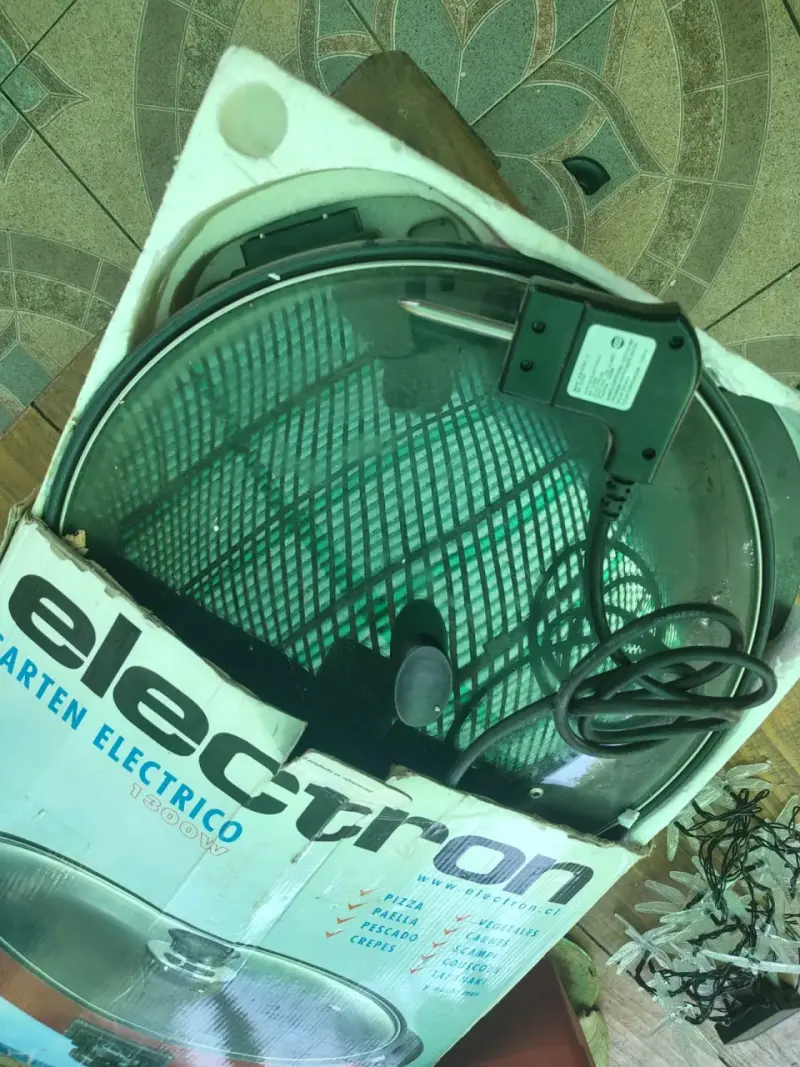 Sartén eléctrico Electron 1300W con tapa de vidrio - 1