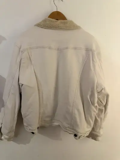 Chaqueta Wrangler de mezclilla con forro de borrego - miniatura 4