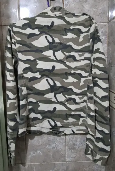 Chaqueta camuflada estilo militar para niña - miniatura 2