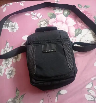 Bolso bandolera negro ningún detalle, como nuevo - miniatura 1