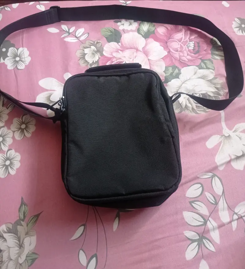 Bolso bandolera negro ningún detalle, como nuevo - 2