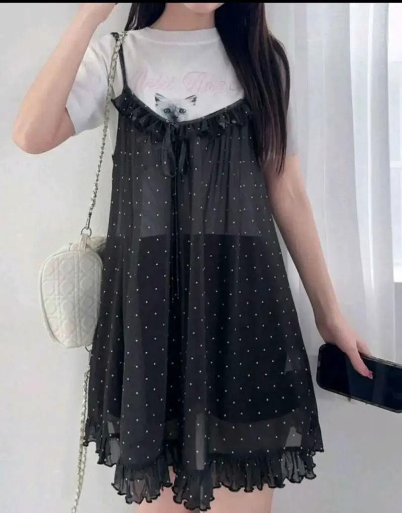 Vestido negro con lunares y volantes - 1