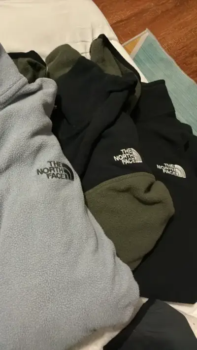 3Polerones The North Face en varios colores - miniatura 1
