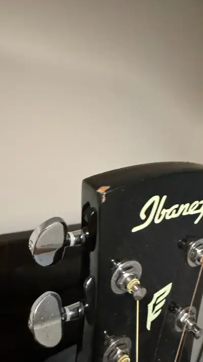 Guitarra acústica Ibanez negra con funda - miniatura 3