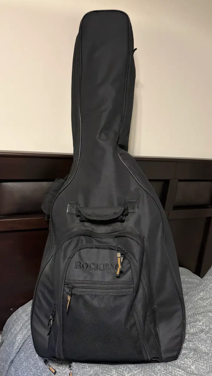 Guitarra acústica Ibanez negra con funda - 4