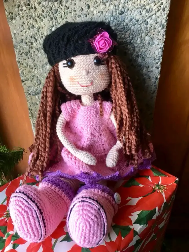 Muñeco amigurumi de gatito con lazo rojo - 2
