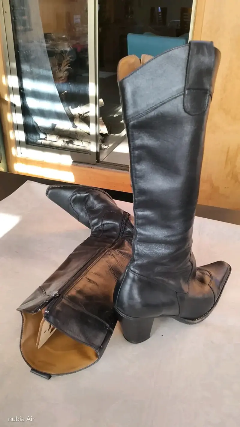 Botas de cuero negras con tacón alto - 2