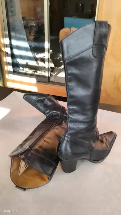 Botas de cuero negras con tacón alto - miniatura 2