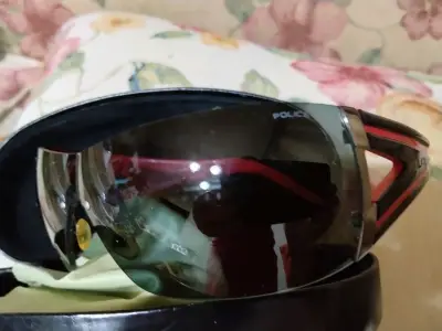 Gafas de Sol Deportivas Police con Estuche - miniatura 1