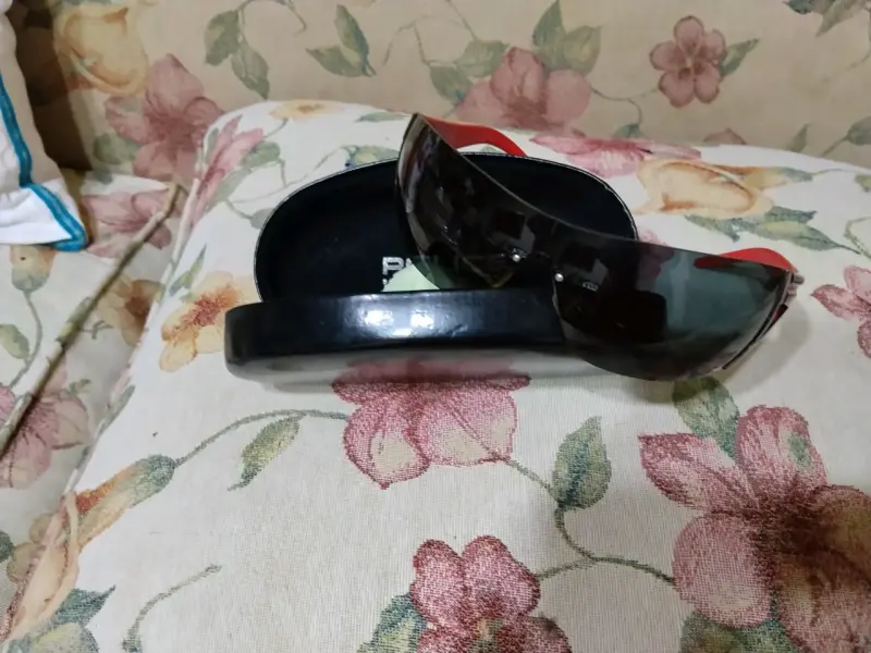 Gafas de Sol Deportivas Police con Estuche - 3