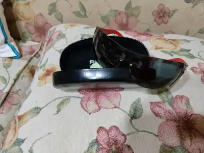 Gafas de Sol Deportivas Police con Estuche - miniatura 3