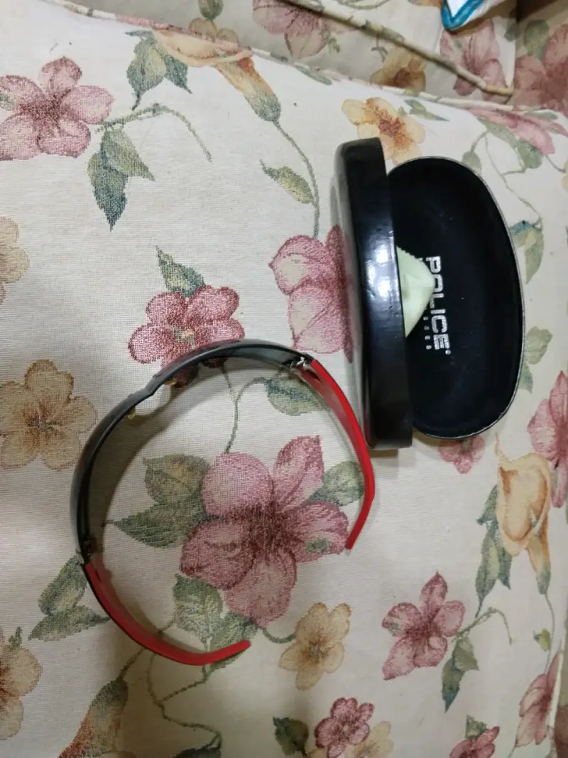 Gafas de Sol Deportivas Police con Estuche - 5