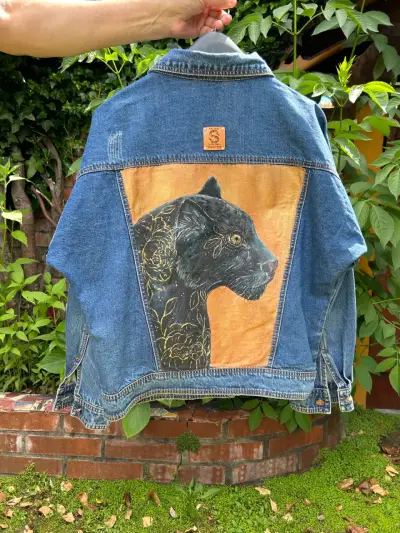 Chaqueta de mezclilla con diseño de pantera - miniatura 1