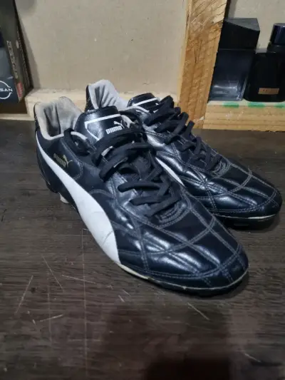 Zapatillas de fútbol Puma negras y blancas - miniatura 1