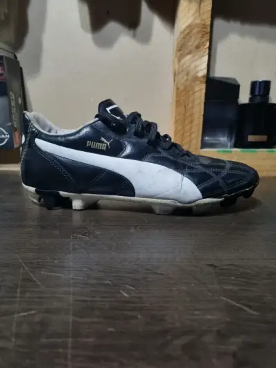 Zapatillas de fútbol Puma negras y blancas - miniatura 2
