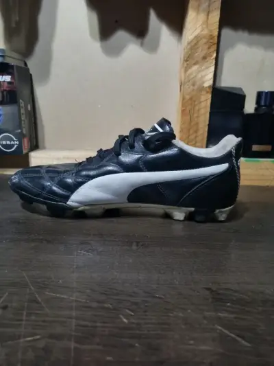 Zapatillas de fútbol Puma negras y blancas - miniatura 4