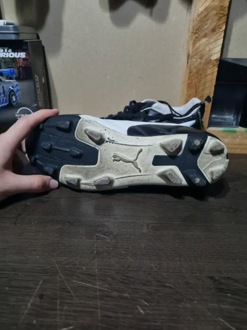 Zapatillas de fútbol Puma negras y blancas - 5