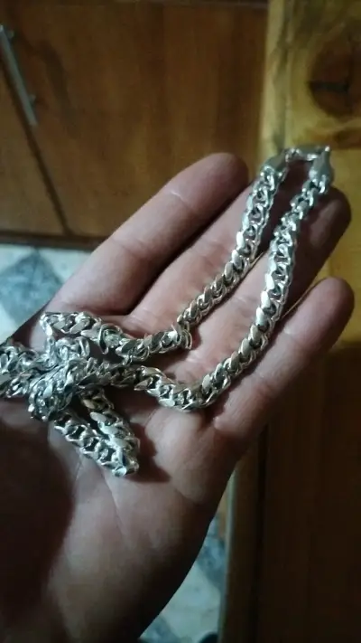 Cadena de plata gruesa estilo cubano - miniatura 1