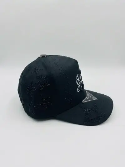 Gorra negra con diseño floral bordado - miniatura 2