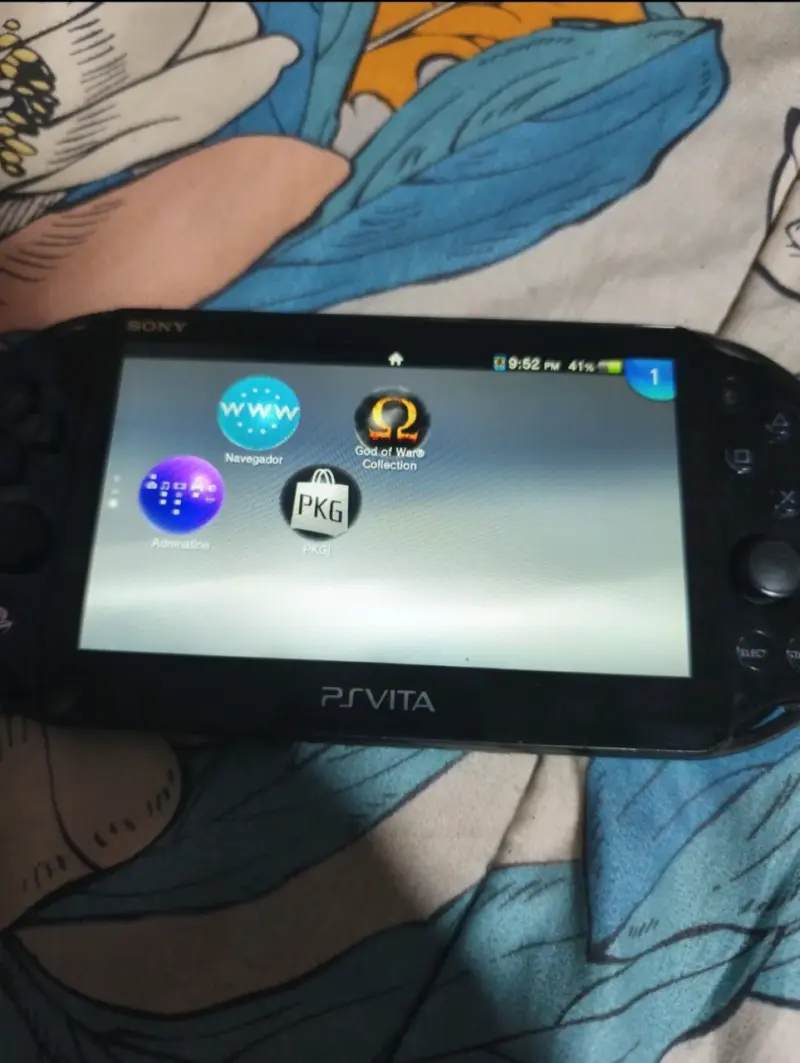Consola portátil Sony PS Vita en buen estado - 3