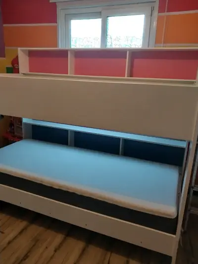 Camarote infantil con estantería integrada - miniatura 1