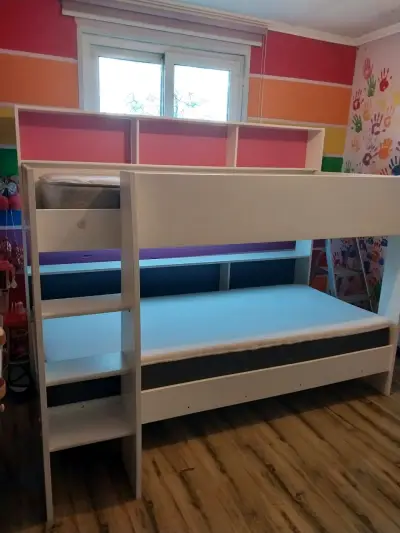 Camarote infantil con estantería integrada - miniatura 3