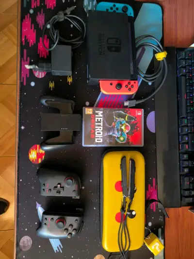Consola Nintendo Switch con accesorios y juego Metroid Dread - miniatura 2