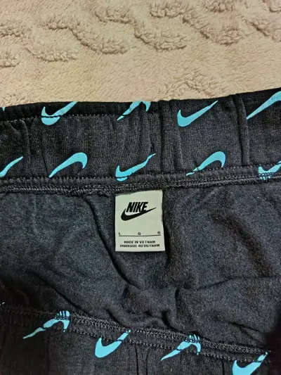 Shorts deportivos Nike negros con logo azul - miniatura 1