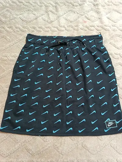 Shorts deportivos Nike negros con logo azul - miniatura 2