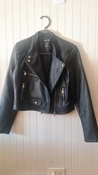 Chaqueta de cuero sintético negra Shein - miniatura 2