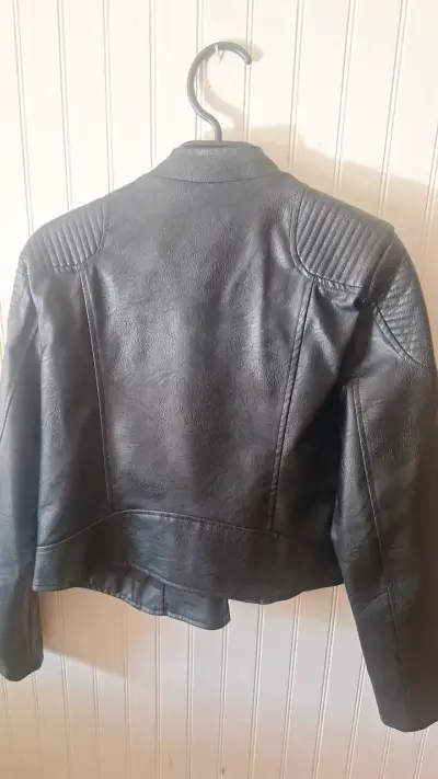 Chaqueta de cuero sintético negra Shein - miniatura 3