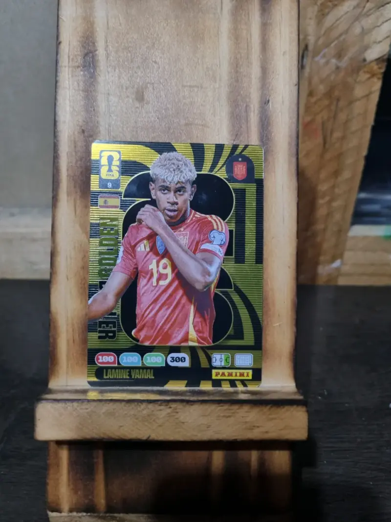 Carta coleccionable Panini De Lamine Yamal dorada - 1
